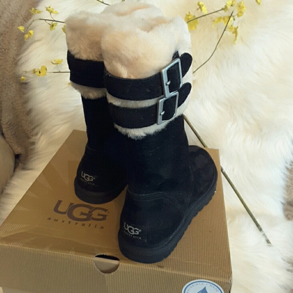 Ugg genuine real lamb fur boot with fur inside and - Picture 2 of 8
